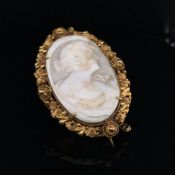 AN ANTIQUE CARVED SHELL CAMEO PORTRAIT BROOCH IN A WIRE WORK TYPE FRAME. THE MOUNT UNHALLMARKED,