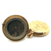 AN ANTIQUE VICTORIAN PENDANT FOB GAMING DICE SPINNER, WITH SPRUNG LOADED MECHANICAL MOVEMENT. NO