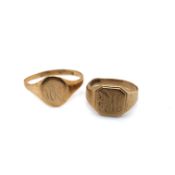 TWO VINTAGE 9ct HALLMARKED GOLD SIGNET RINGS, BOTH WITH MONOGRAMMED INITIAL HEADS. FINGER SIZES Q