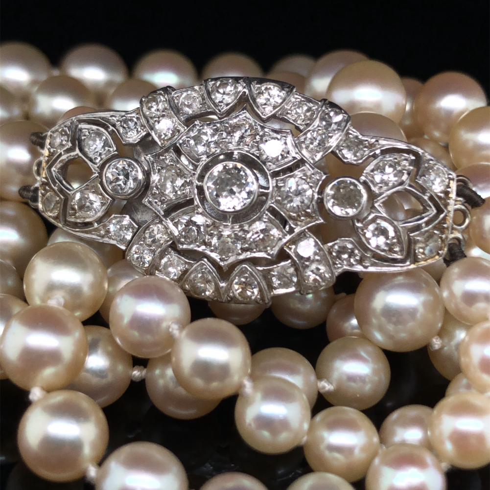 A TWO ROW GRADUATED CULTURED FRESHWATER PEARL NECKLACE COMPLETE WITH AN ORNATE DIAMOND SET CLASP. - Image 7 of 7