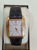 AN 18ct GOLD PATEK PHILIPPE GENEVE GENTS WRIST WATCH. HEAD MEASUREMENTS 33 X 42mm. LEATHER STRAP AND