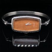 A VINTAGE DIAREX SWISS LADIES BANGLE WRIST WATCH, WITH A MANUAL WOUND 17 JEWELED MOVEMENT. THE WATCH