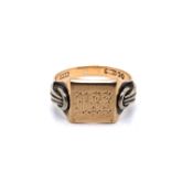 A VINTAGE 9ct HALLMARKED GOLD SIGNET RING WITH MONOGRAMMED INITIAL HEAD. DATED 1954, LONDON.