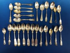 A SET OF SIX 935 SILVER FIDDLE PATTERN TEA SPOONS BY PREUSSER TOGETHER WITH 19 OTHER TEA SPOONS