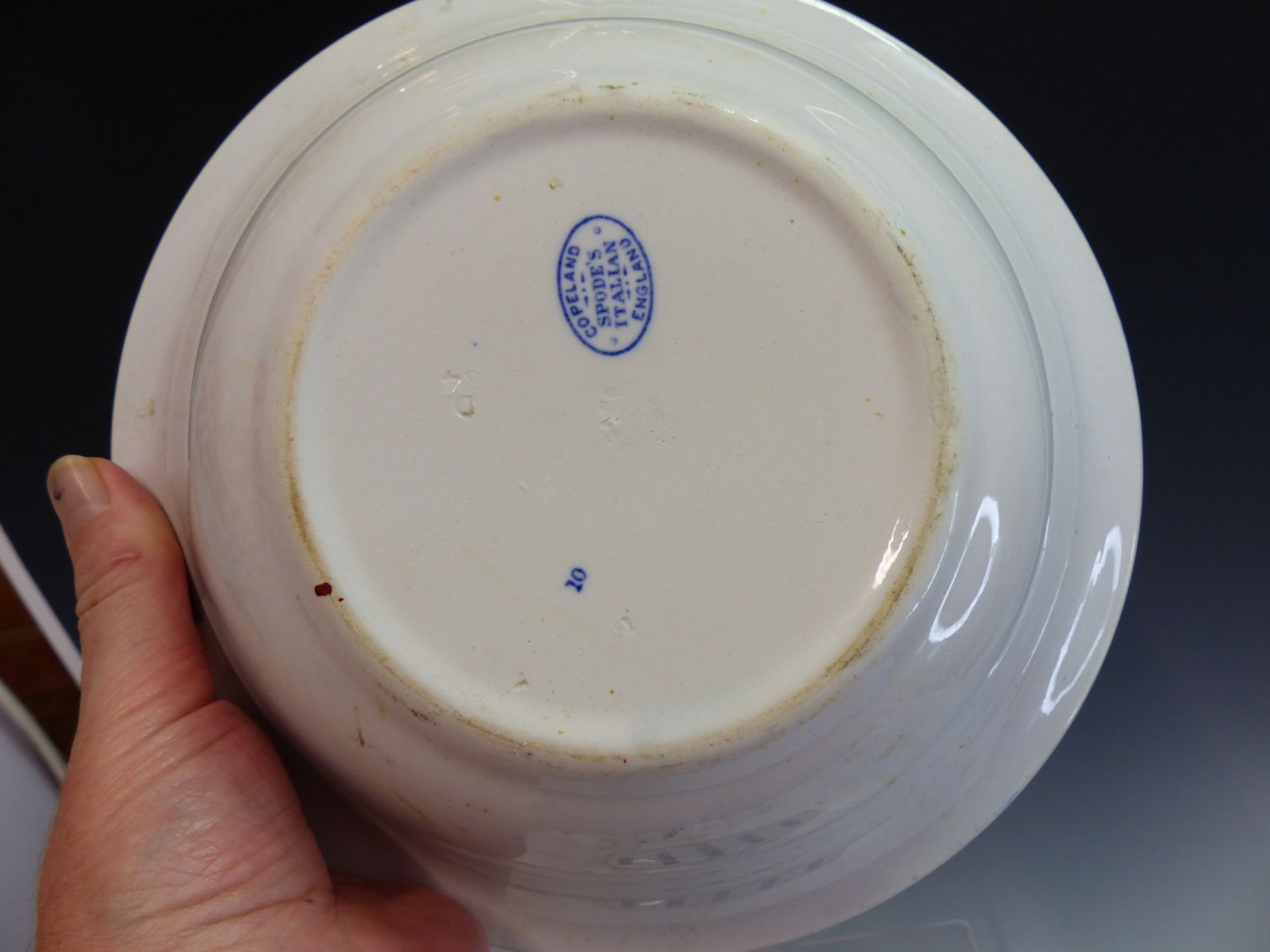 A SPODES ITALIAN BLUE AND WHITE BOWL AND RYE POTTERY BOWL. - Image 3 of 4