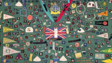 RARE- MID 20TH CENTURY SCOUT BLANKET.- 1950S TO EARLY 1960S SCOUT AND GUIDE UNIT BADGES WITH TEXTILE