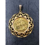 A VICTORIAN 22ct GOLD FULL SOVEREIGN DATED 1895 MELBOURNE MINT SET IN AN ASSESSED 9ct GOLD PENDANT