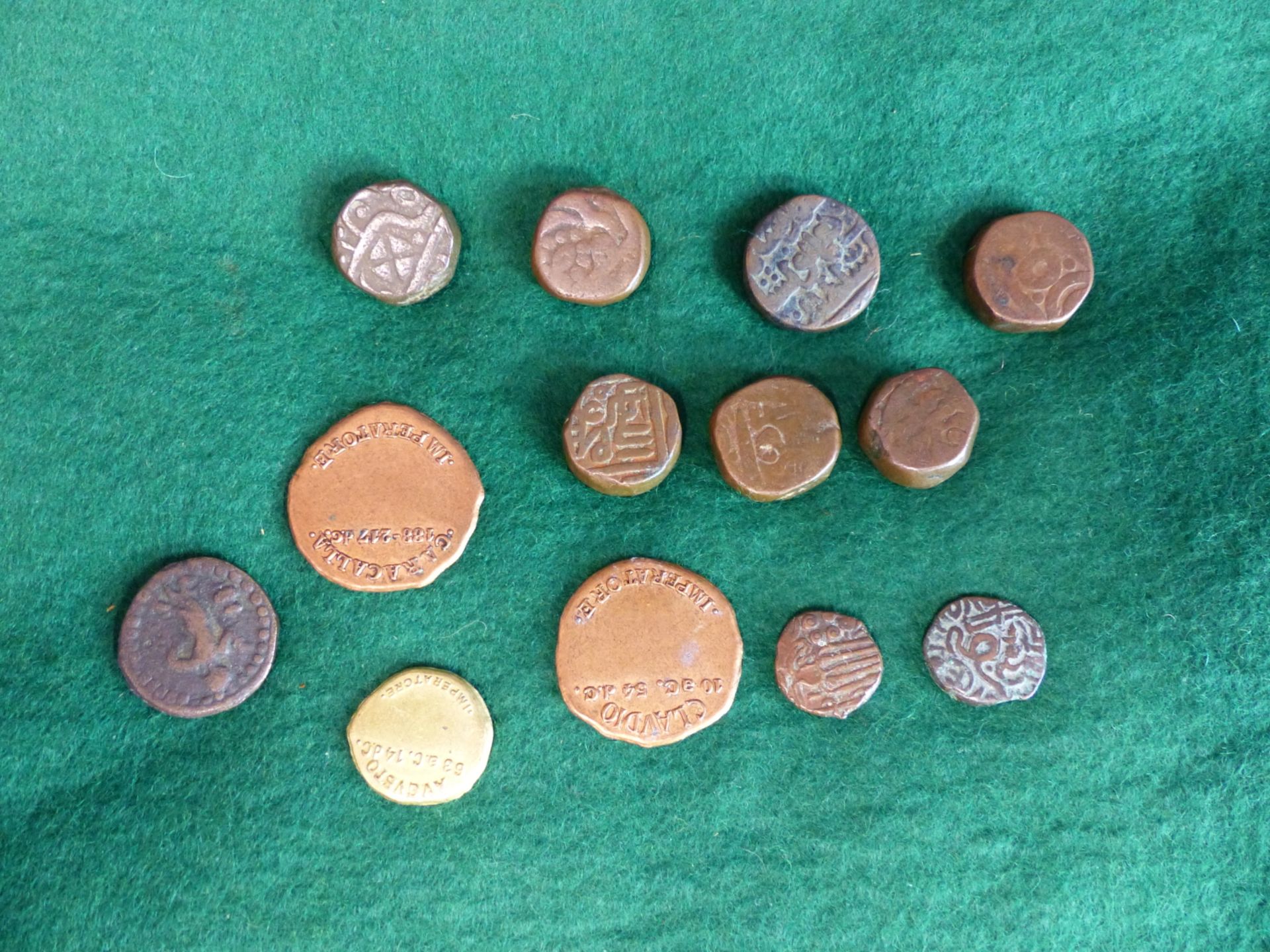 COINS- SEVEN ANTIQUE INDIAN SULTANATE COPPER COINS. TOGETHER WITH A GROUP OF SIX 20TH CENTURY COPY - Image 2 of 2