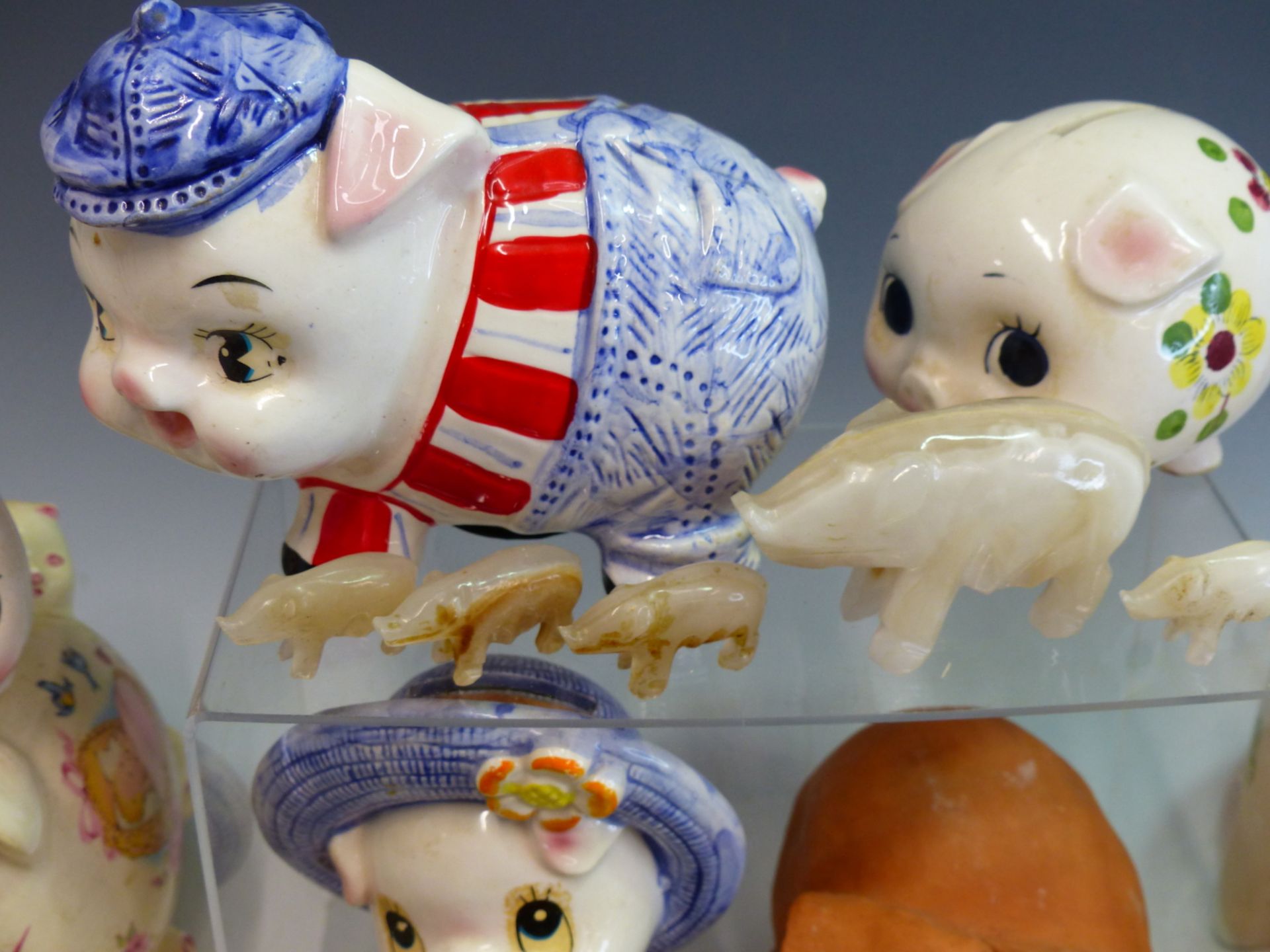 A COLLECTION OF PIG ORNAMENTS AND VARIOUS DECORATIVE CHINAWARES. - Image 3 of 13