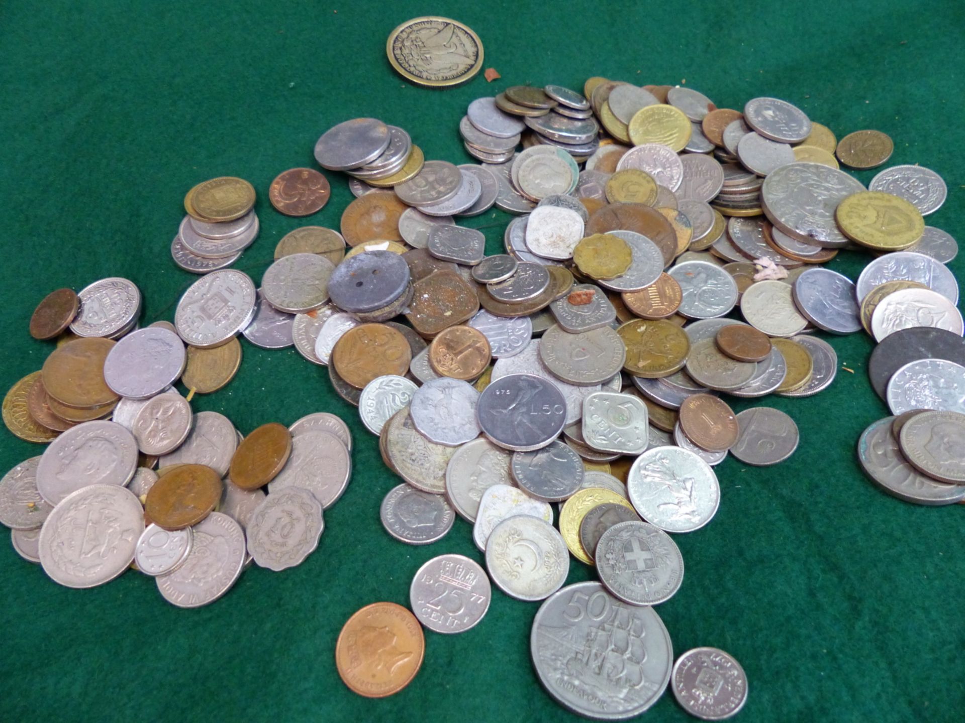 WORLD COINS: MAINLY 20th C. COPPER, BRASS AND SILVER DENOMINATIONS