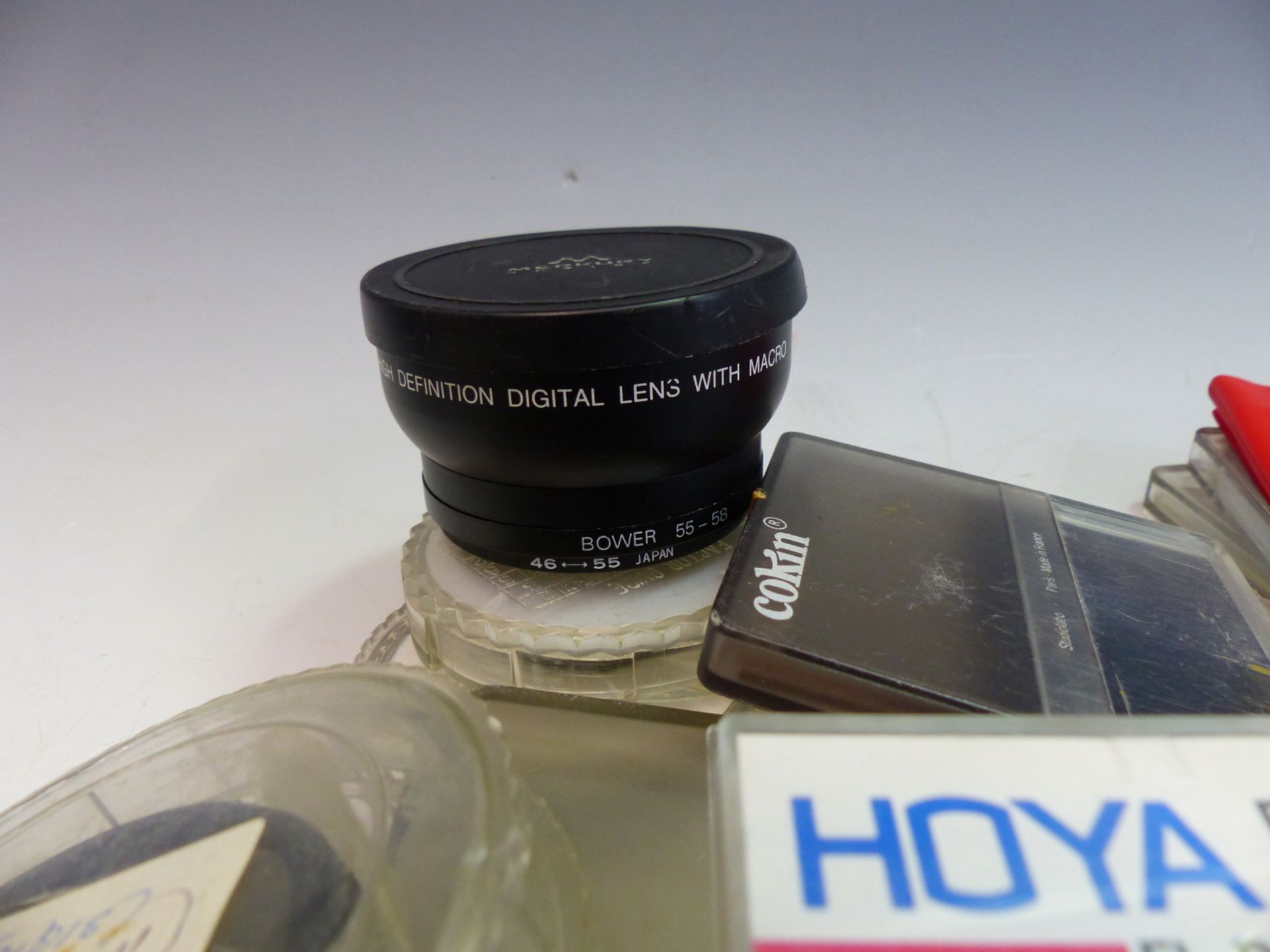 COKIN, HOYA AND OTHER CAMERA FILTERS AND DIFFUSERS A 72MM POLARISER, A SUNPAK AUTO 300 FLASH UNIT, A - Image 2 of 3