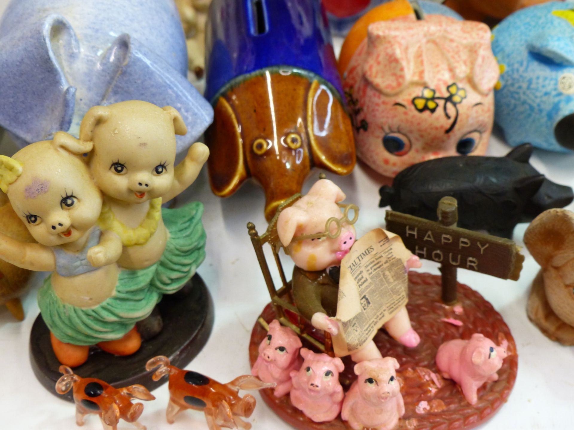 A COLLECTION OF PIG ORNAMENTS AND VARIOUS DECORATIVE CHINAWARES. - Image 5 of 13