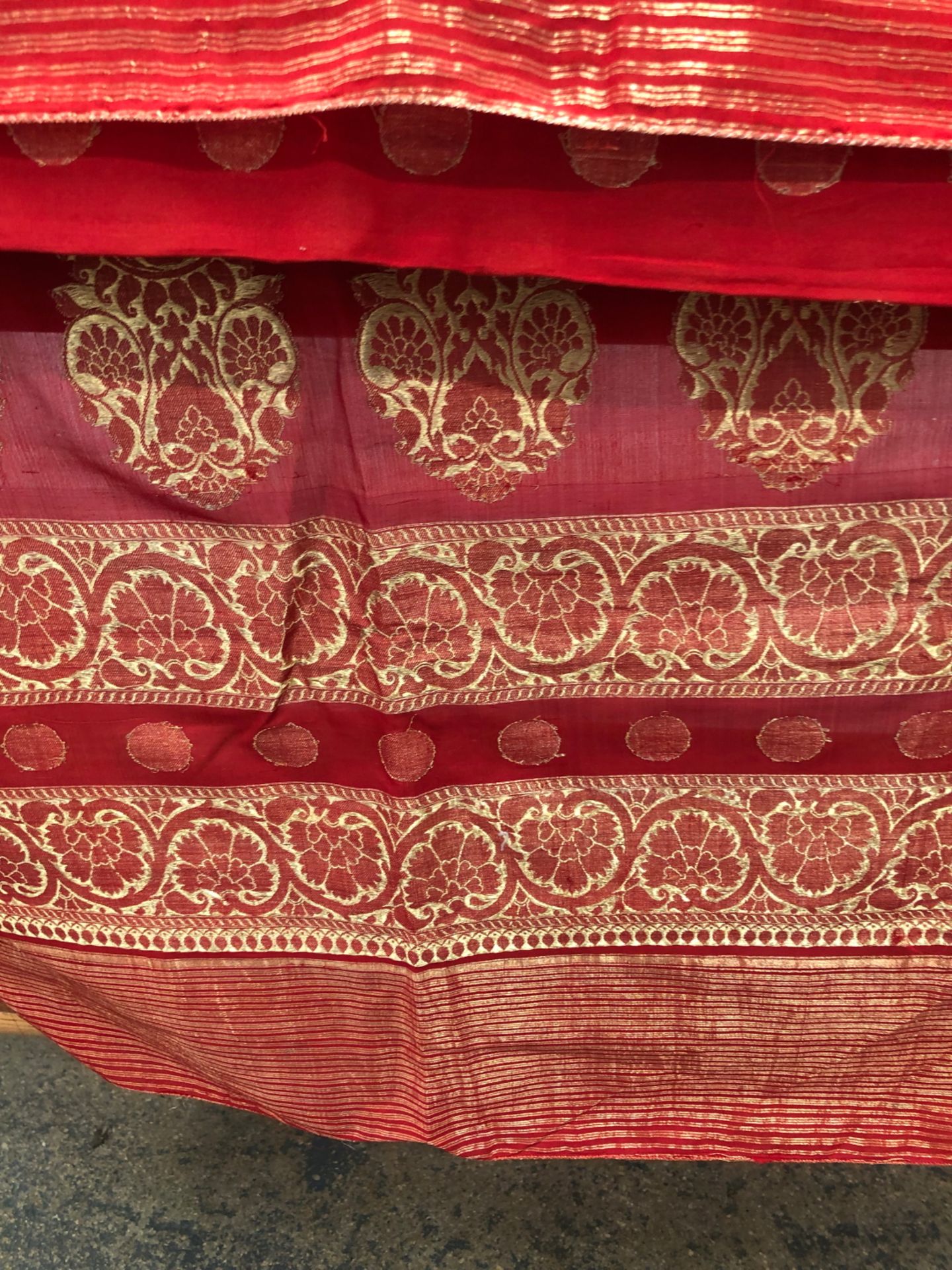 A FINE INDIAN WEDDING SARI, DETAIL EMBROIDERED IN GOLD THREAD - Image 4 of 4