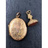 A VINTAGE OVAL PORTRAIT LOCKET, THE REVERSE STAMPED 9ct BACK & FRONT TOGETHER WITH A 9ct GOLD