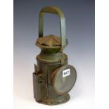 A 1955 MILITARY ISSUE HAND HELD RAILWAY LANTERN.