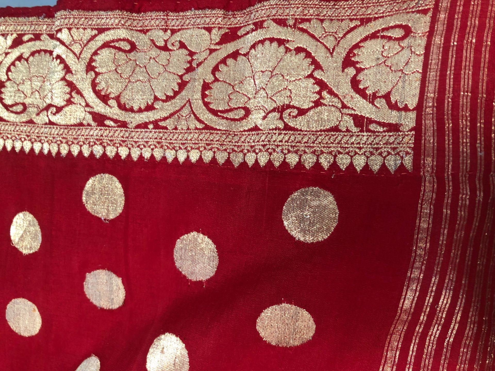 A FINE INDIAN WEDDING SARI, DETAIL EMBROIDERED IN GOLD THREAD - Image 3 of 4