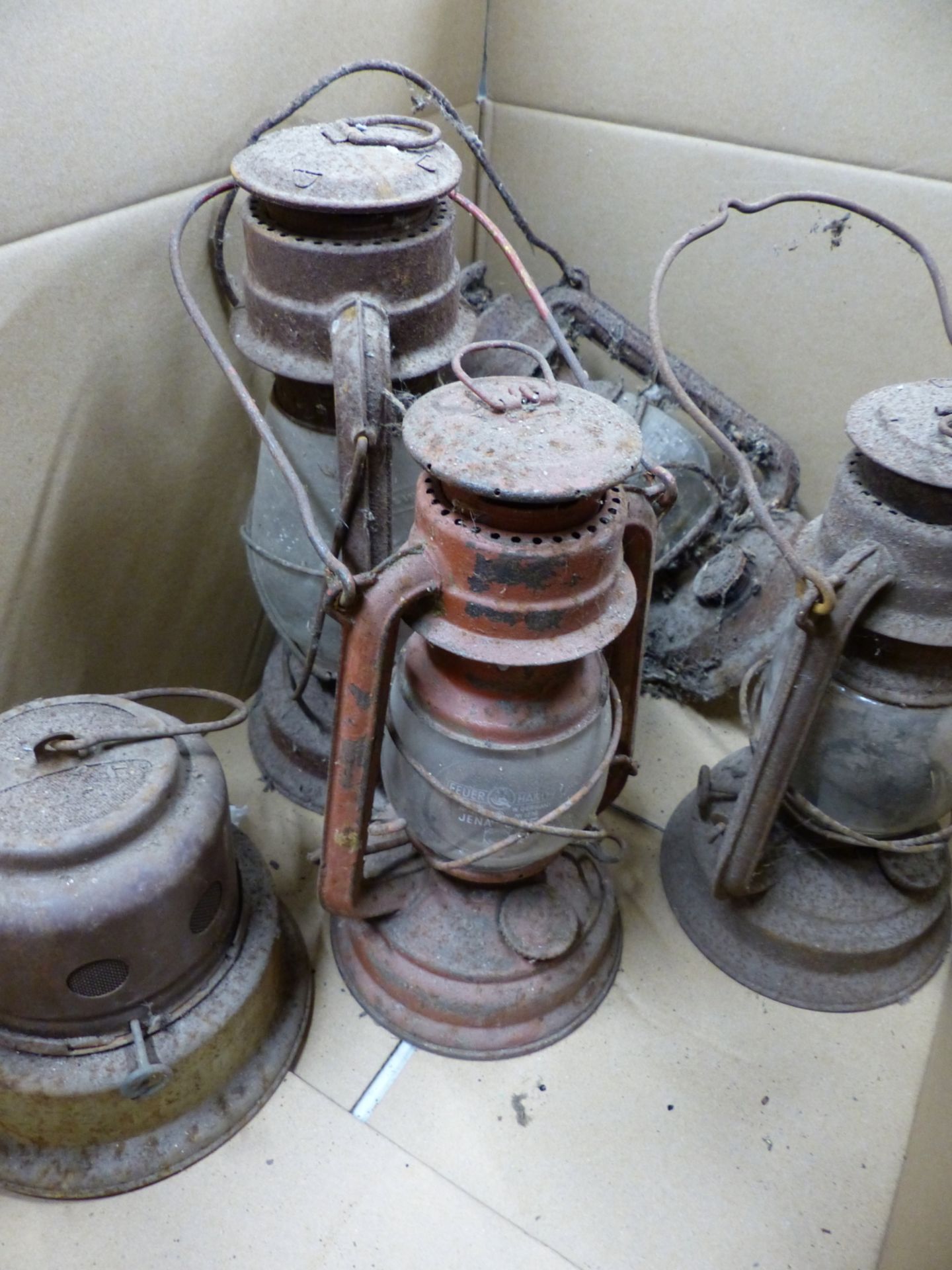 A VINTAGE TILLY LANTERN, 4 HURRICANE STORM LAMPS, A YELLOW PAINTED ROADWORKERS WARNING LIGHT AND ONE - Image 2 of 2