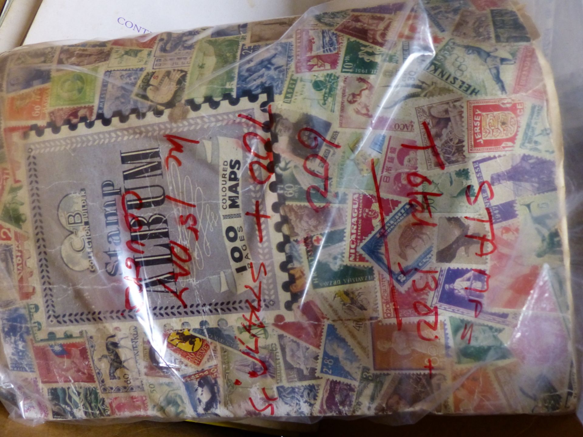 EPHEMERA- A COLLECTION OF APPROXIMATELY 1000 STAMPS INCLUDING ALBUMS AND VARIOUS FIRST DAY COVERS - Image 2 of 6
