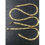 A VINTAGE 9ct HALLMARKED GOLD TRI COLOUR FLAT HERRINGBONE STYLE BRACELET AND NECKLACE SET. DATED
