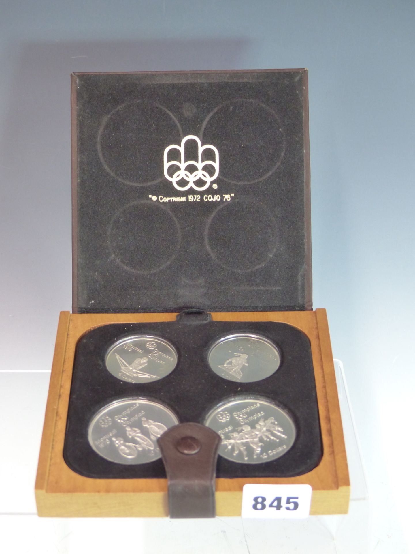 A 1976 MONTREAL OLYMPICS SILVER COMMEMORATIVE CANADIAN COIN SET BY COJO TO INCLUDE 2 X $10 & 2 X $ - Image 3 of 4