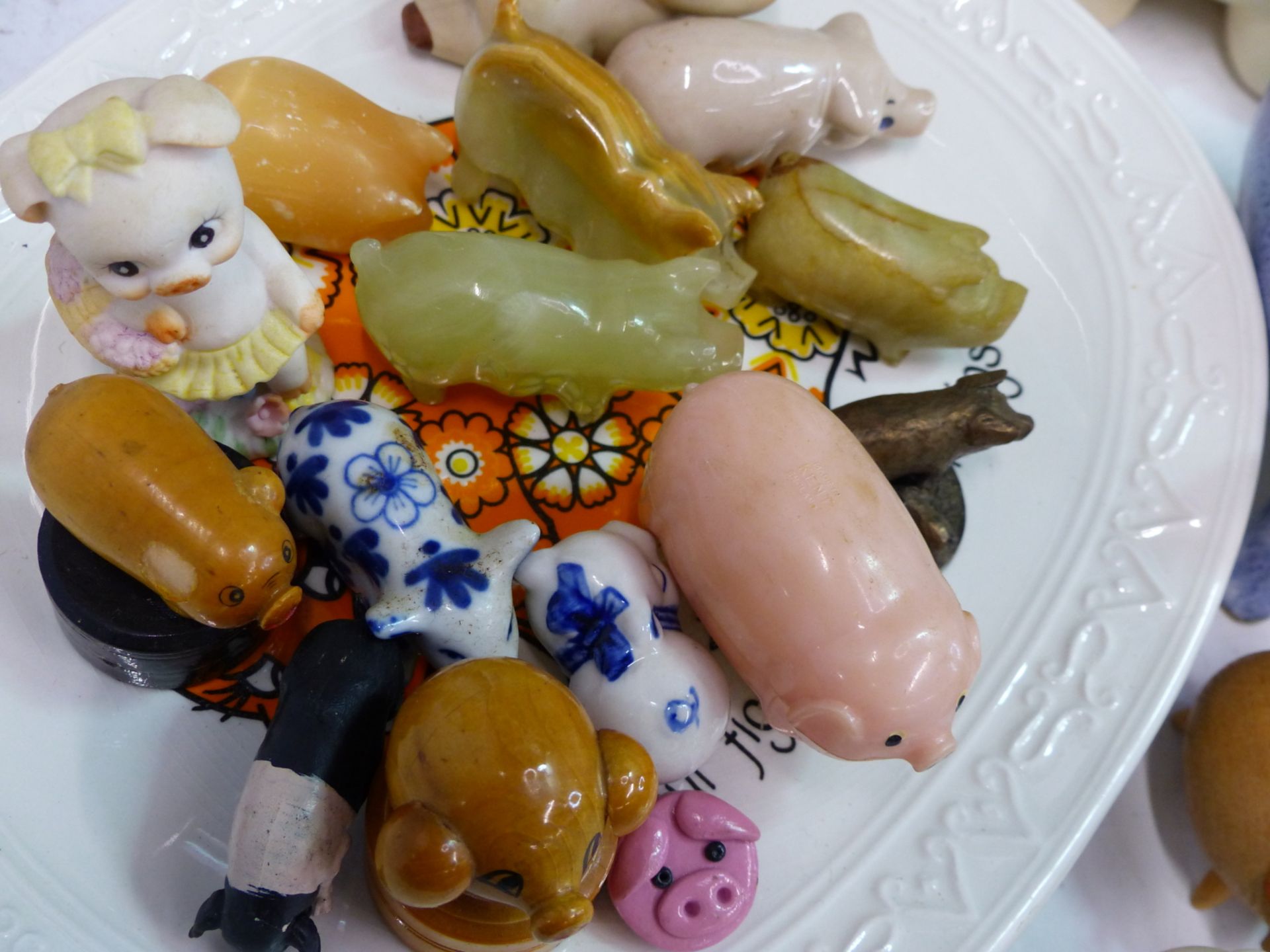 A COLLECTION OF PIG ORNAMENTS AND VARIOUS DECORATIVE CHINAWARES. - Image 2 of 13