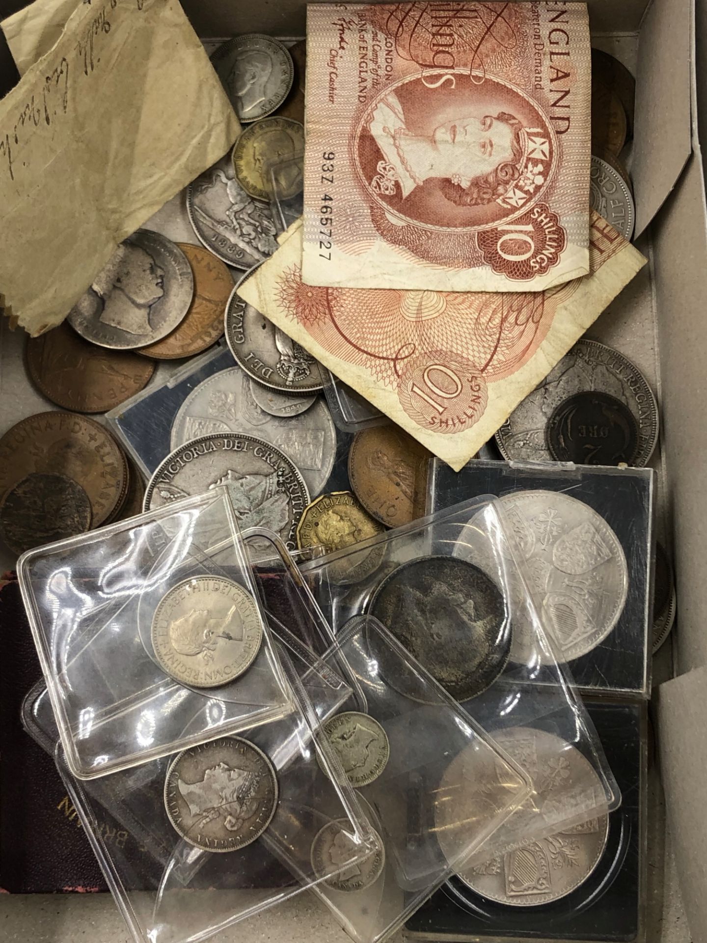 A COLLECTION OF ANTIQUE AND LATER COINS AND BANK NOTES DATED TO INCLUDE 1834, 1874, 1887 ETC.