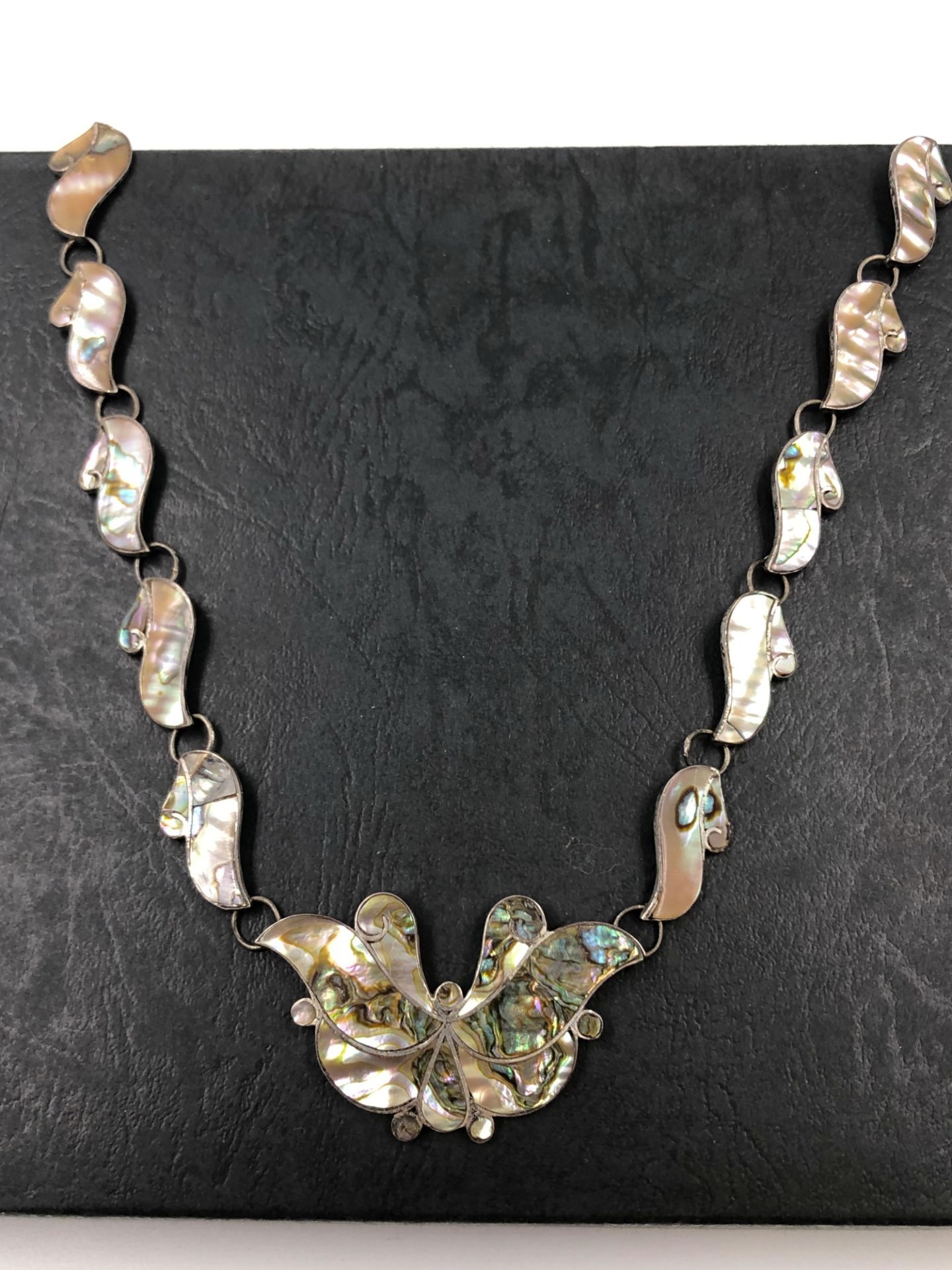 A TAXCO MEXICAN SILVER PAUA SHELL NECKLACE. LENGTH 37cms.