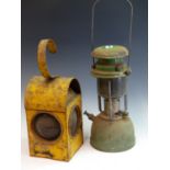 A VINTAGE TILLY LANTERN, 4 HURRICANE STORM LAMPS, A YELLOW PAINTED ROADWORKERS WARNING LIGHT AND ONE