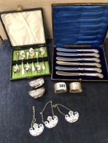 TWO HALLMARKED SILVER NAPKIN RINGS AND A PAIR OF BOAT FORM SALT TOGETHER WITH A SET OF SILVER