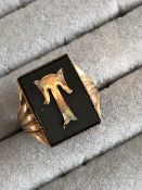 A VINTAGE 9ct GOLD STAMPED INITIAL T LARGE SIGNET RING. FINGER SIZE T. WEIGHT 5.20grms.