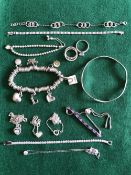 A COLLECTION OF DESIGNER SILVER AND OTHER JEWELLEY TO INCLUDE LINKS OF LONDON, THOMAS SABO, PANDORA,
