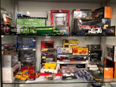 A COLLECTION OF BOXED AND LOOSE DIE CAST TOYS BY CORGI, VANGUARDS. IXO, SNAP-ON AND OTHERS