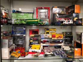 A COLLECTION OF BOXED AND LOOSE DIE CAST TOYS BY CORGI, VANGUARDS. IXO, SNAP-ON AND OTHERS