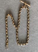 AN OLD GOLD ALBERT TYPE BELCHER CHAIN WITH ATTACHED T-BAR, MARKS WORN, ASSESSED AS 9ct GOLD.