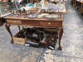 A HARDWOOD HALL TABLE WITH THREE DRAWERS