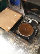 A DECCA CRESCENDO WIND UP GRAMOPHONE TOGETHER WITH 78RPM RECORDS