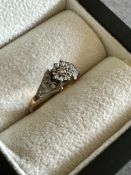 A VINTAGE 18ct AND PLATINUM STAMPED DIAMOND RING. FINGER SIZE N. WEIGHT 2.00grams