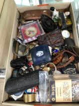 A BOX OF COLLETABLES TO INCLUDE TORTOISESHELL SNUFF BOX, VARIOUS WATCHES, COIN CASES, POCKET KNIVES,