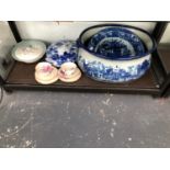 AN ORIENTAL BLUE AND WHITE FOOTBATH, A WASH BOWL, TWO VEGETABLE TUREENS AND TWO CABINET CUPS