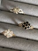 THREE VINTAGE 9ct HALLMARKED GOLD RINGS TO INCLUDE A SAPPHIRE CLUSTER, A CZ CLUSTER AND A VINTAGE