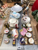 A QUANTITY OF DECORATIVE TRINKET BOXES ETC.