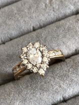 A 9ct HALLMARKED GOLD CZ PEAR CUT CLUSTER RING. FINGER SIZE N 1/2. WEIGHT 3.37grms.