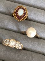 THREE 9ct GOLD DRESS RINGS TO INCLUDE A FIVE STONE CZ HALF HOOP, A CIRCO PEARL SOLITAIRE AND A