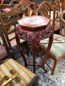 AN ORIENTAL MARBLE TOP URN STAND