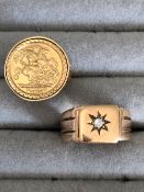 TWO 9ct GOLD HALLMARKED GENTS RINGS TO INCLUDE A ST. GEORGE MEDALLION RING AND A OLD GOLD SIGNET