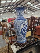 A LARGE ORIENTAL BLUE AND WHITE VASE.
