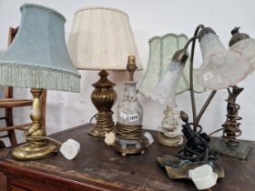 VARIOUS TABLE LAMPS.