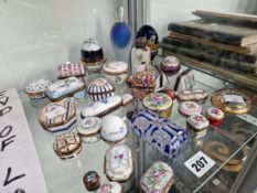 A COLLECTION OF LIMOGES AND OTHER SMALL PORCELAIN BOXES AND SCENT BOTTLES