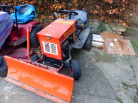 A WESTWOOD GARDEN TRACTOR WITH SNOW PLOUGH ATTACHMENT.