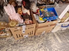 A QUANTITY OF DOLLS AND TOYS.